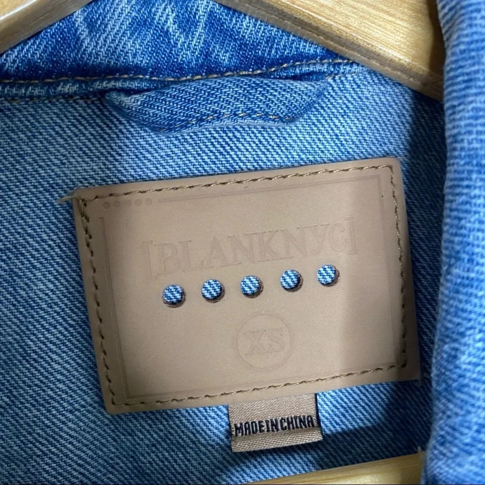 BlankNYC Light Wash Traffic Jam Cropped Denim Jean Trucket Jacket Size XS - Picture 4 of 11